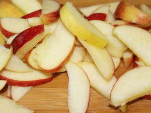 порезанные яблоки
